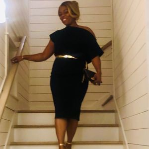 Meet your Posher, Mona